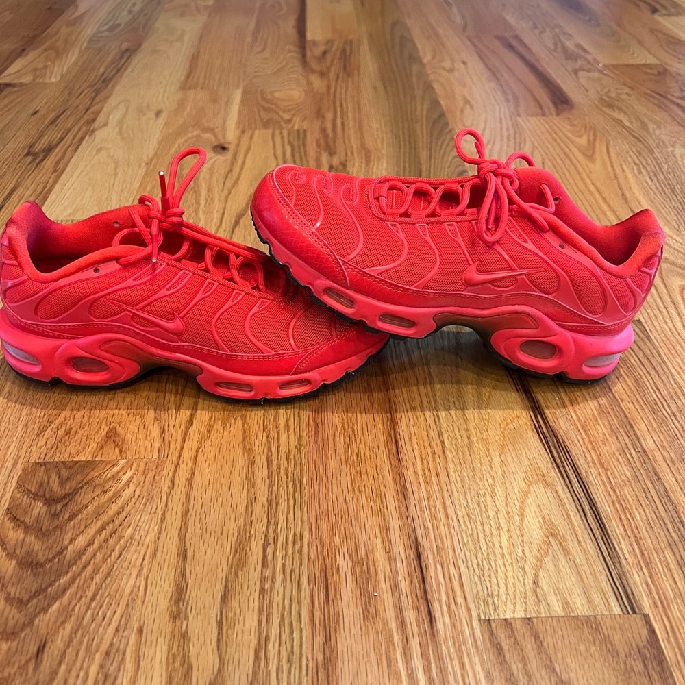 Red Nike air max plus Size 7 in W Bought for $160 & selling online for $140 & up